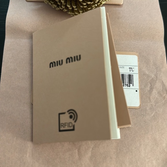 Beautiful Gold Brand New Miu Miu Key Chain - Picture 3 of 7